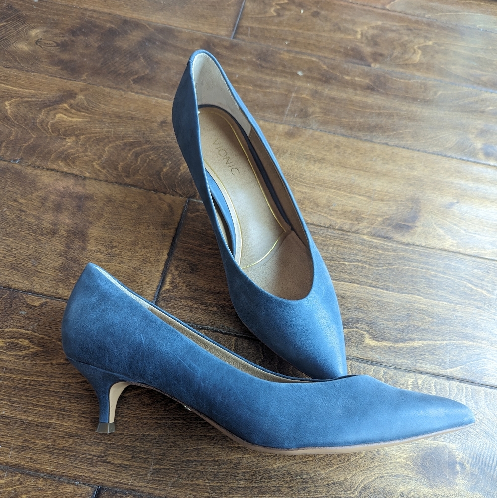 Blue gray Vionic Josie kitten heels size 8